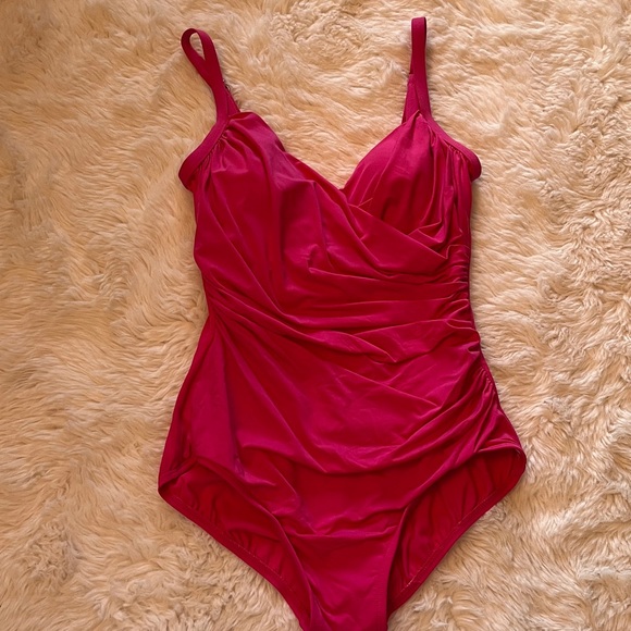 Jantzen Women's Swimsuit in Vibrant Pink Sz 8 - Picture 1 of 4